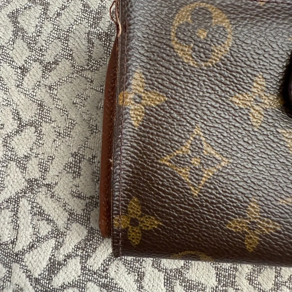 Louis Vuitton Authentic Monogram Wallet